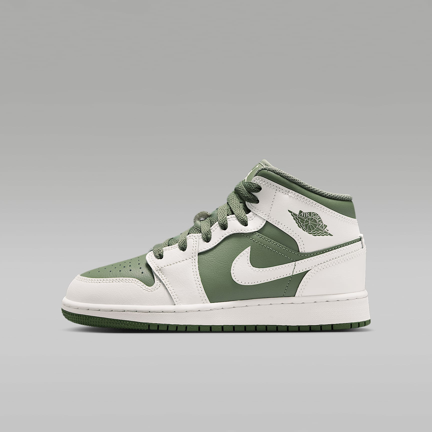 Air Jordan 1 Mid Older Kids' Shoes. Nike IL